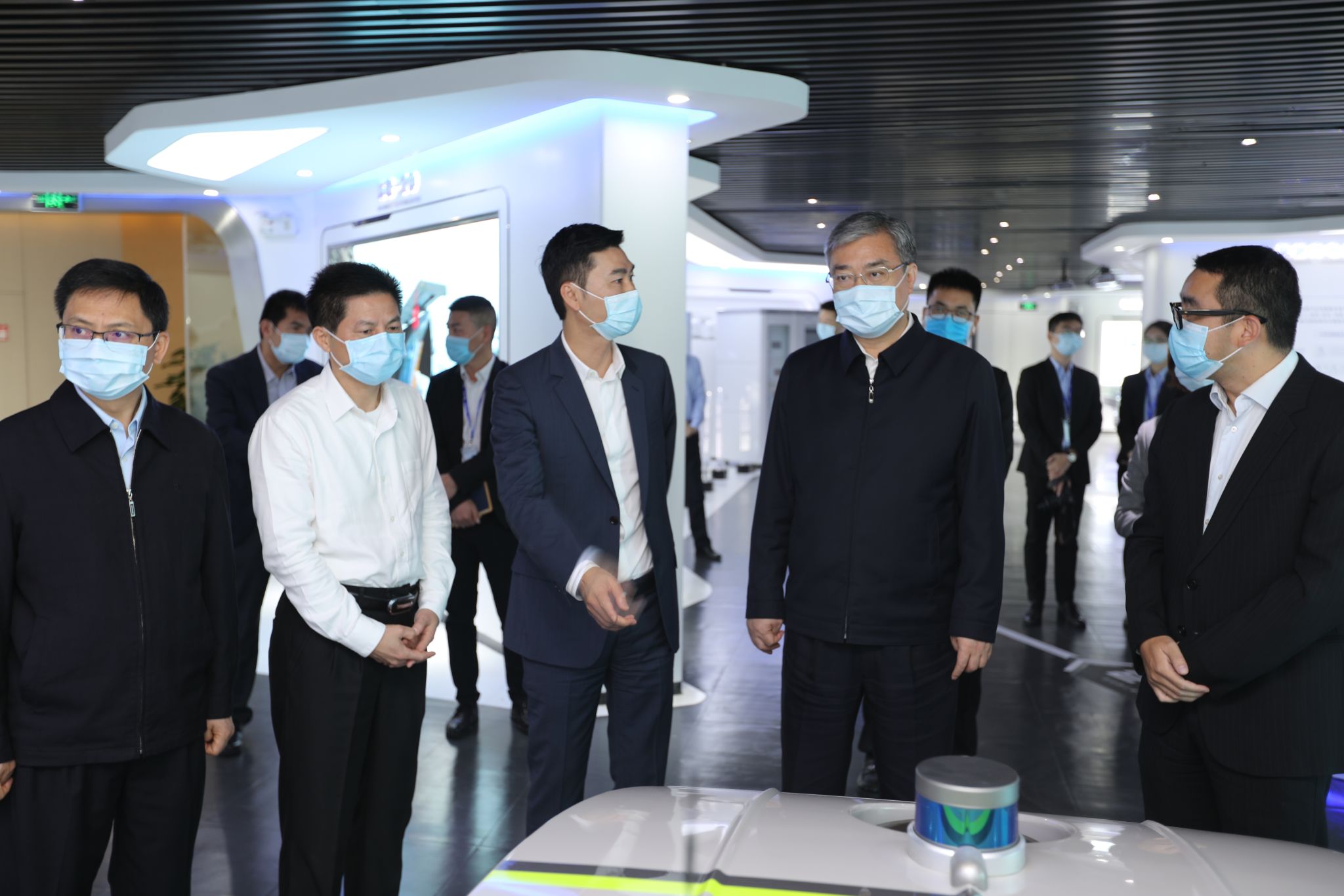 佛山市委书记鲁毅调研Z6.COM-尊龙集团环境，鼓励企业再接再厉创新高